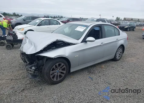 2006 BMW 325 z USA, uszkodzony, nr VIN WBAVB17516NH93280